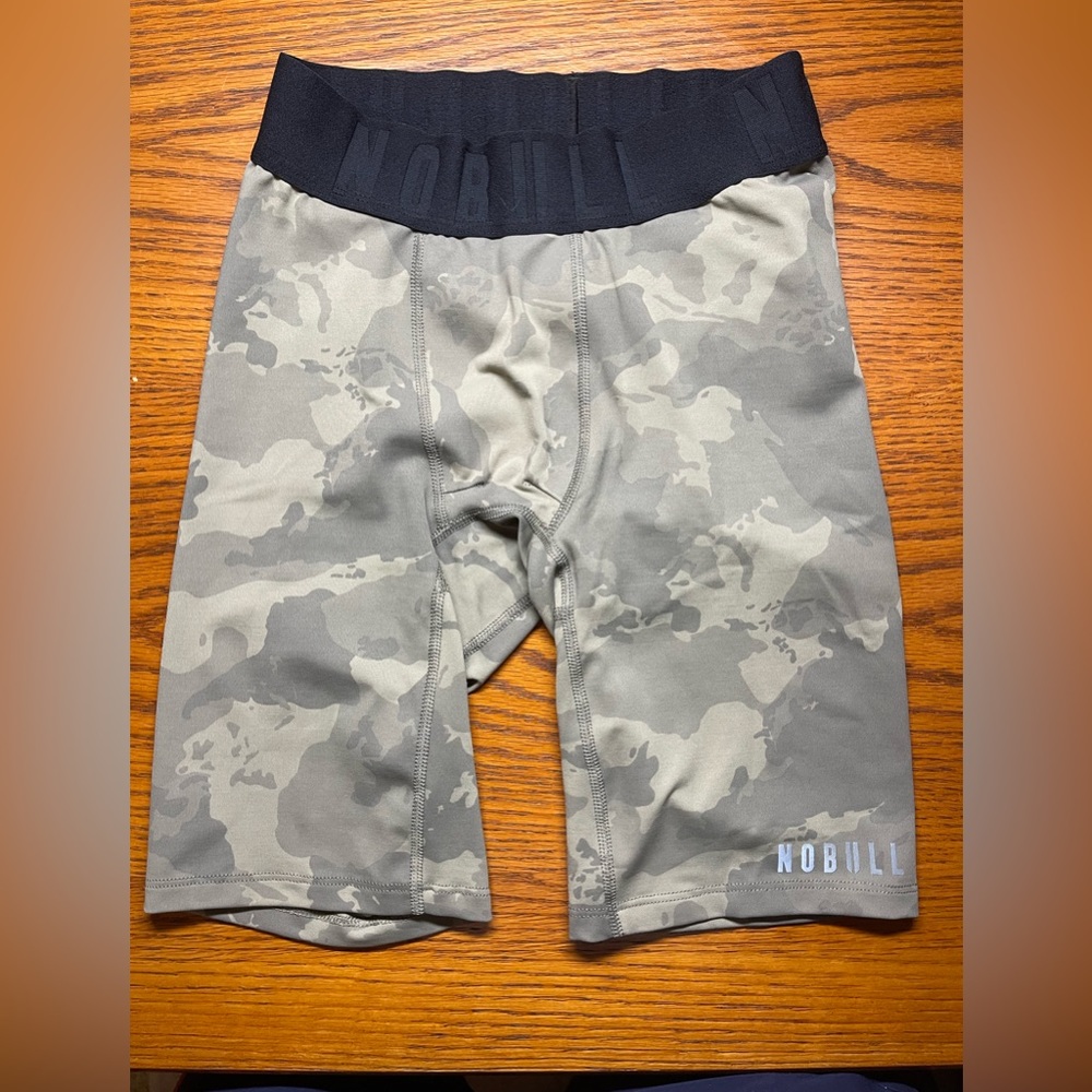 NOBULL MEN'S PLUSH HEATHER COMPRESSION SHORT 9"